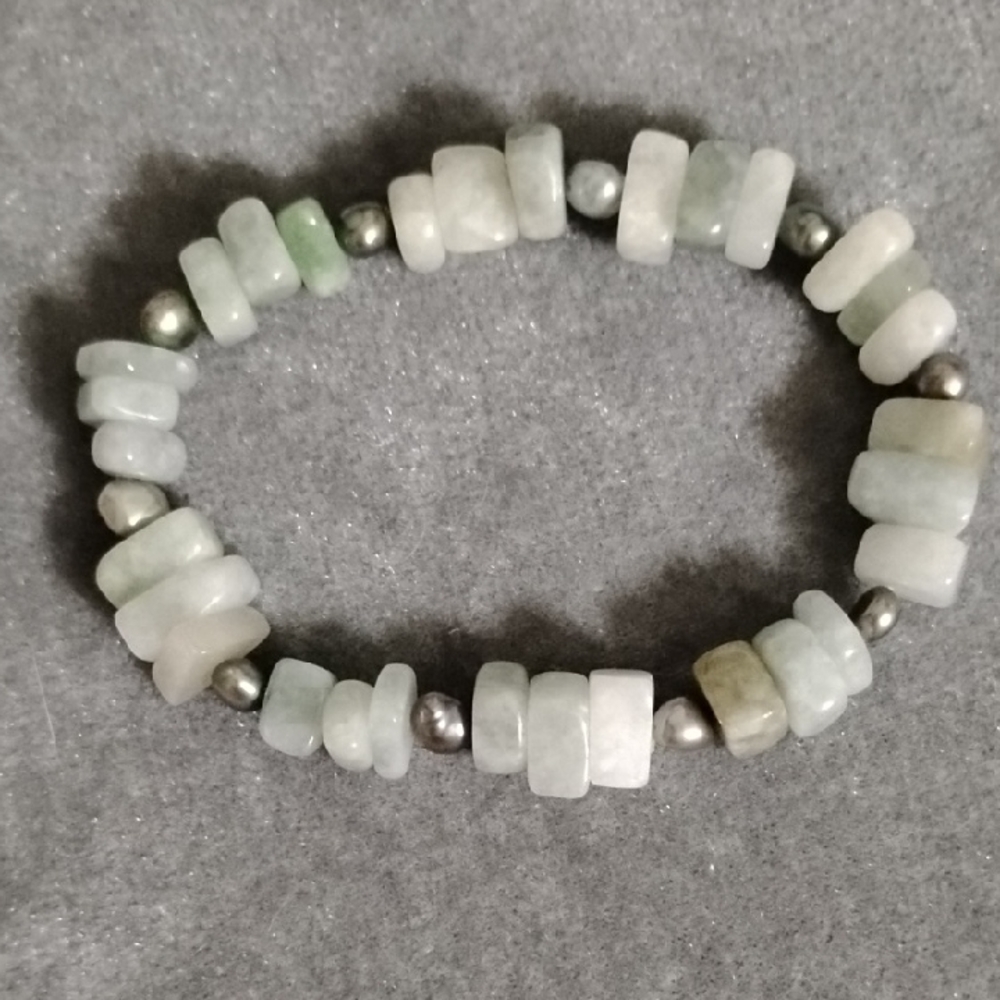 Elegant Jade and Pearl Bracelet